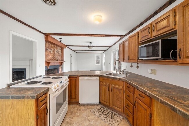 Building Photo - 126 Summer St