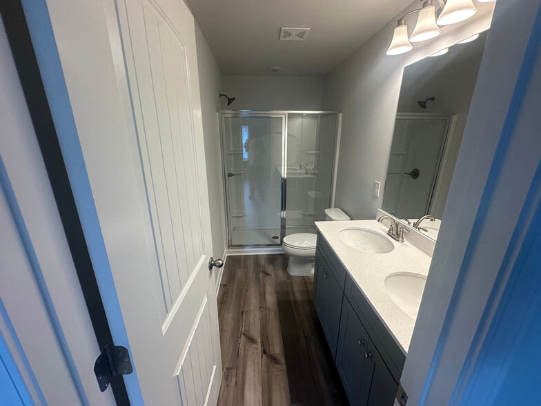 Building Photo - Room in Townhome on Bateman Drive SE