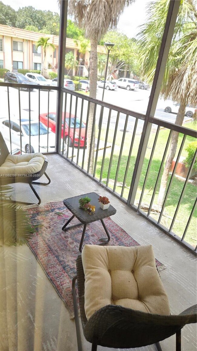 Building Photo - 357 Lakeview Dr