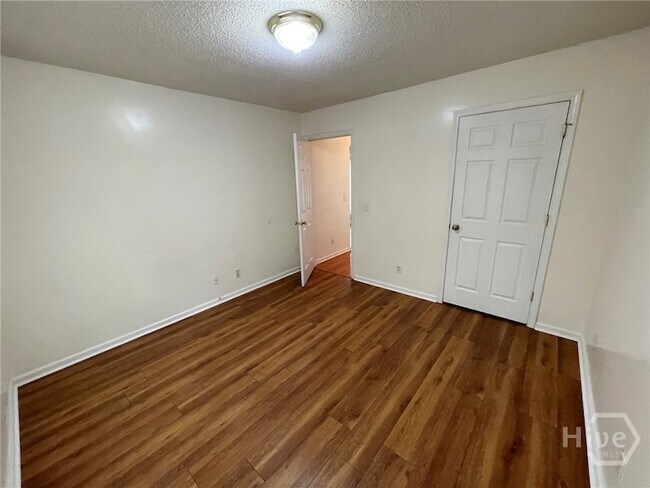 Building Photo - 102 Cormorant Way