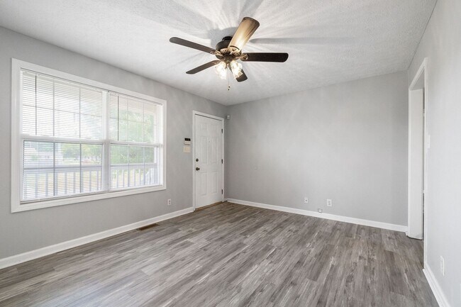 Building Photo - 339 Pioneer Dr