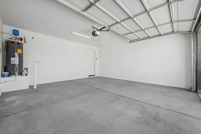Building Photo - 25291 W Hidalgo Ave