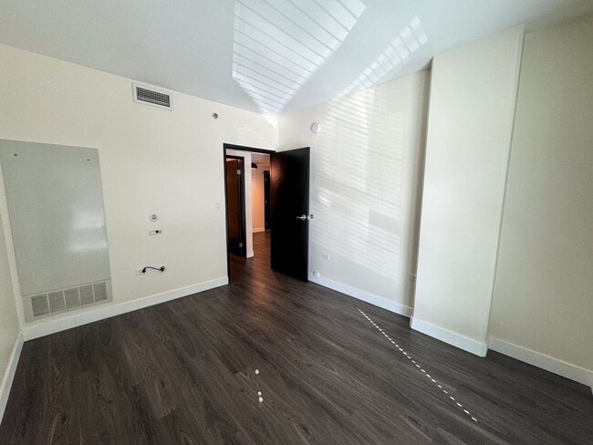 Building Photo - Little Italy Updated Townhome Style 2Bed 2...