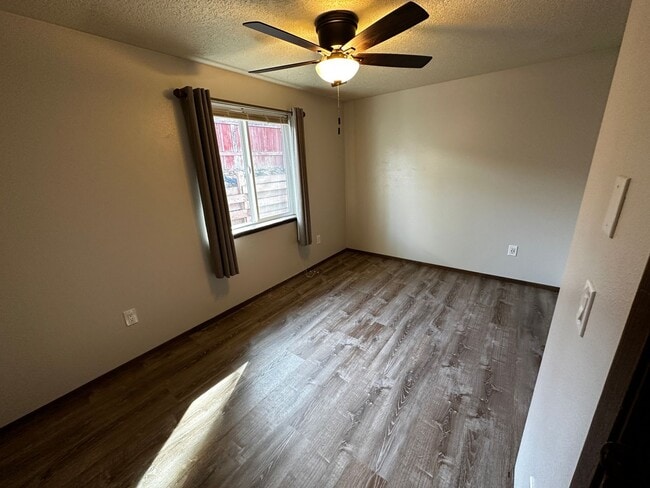 Building Photo - 2 Bedroom 1 Bath Single Family Home w/Atta...