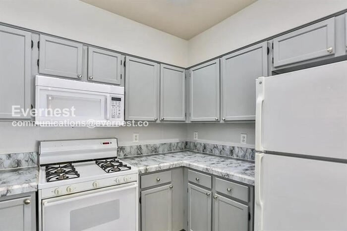 Building Photo - 1917 Cutlass Dr