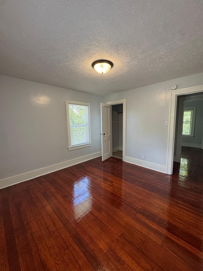 Building Photo - 401 Altgeld St