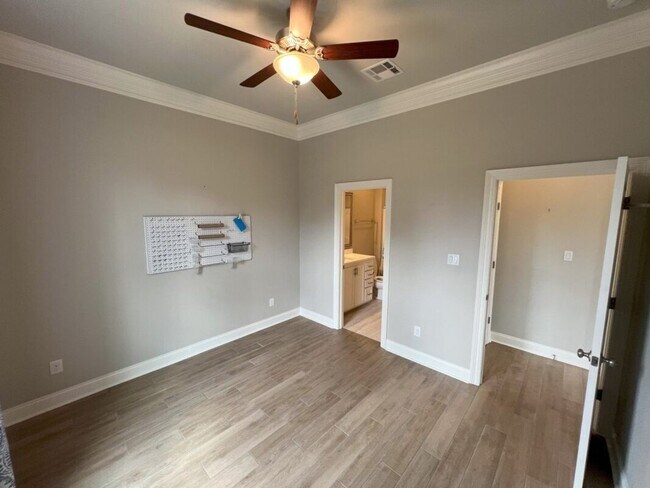 Building Photo - Beautiful 4-Bedroom Home in The Magnificen...