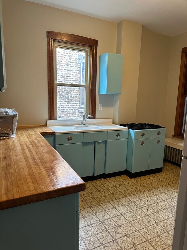 Building Photo - 2611 W Walton St