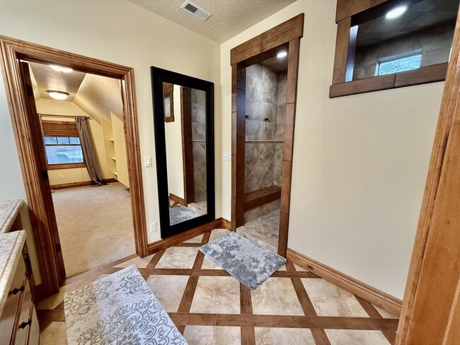 Building Photo - 6819 S Greenfield Way