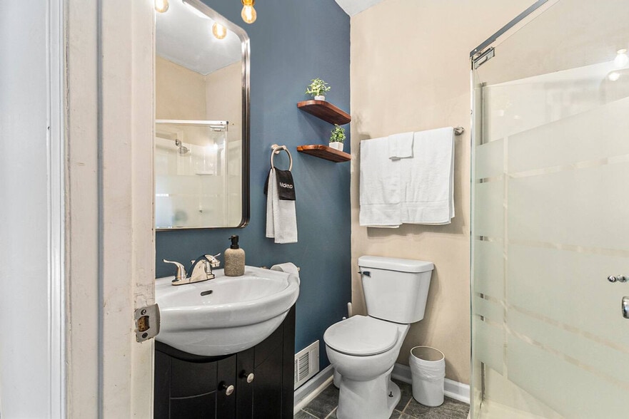 Building Photo - 415 6th St NW