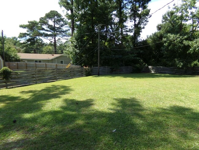 Building Photo - Great Family home