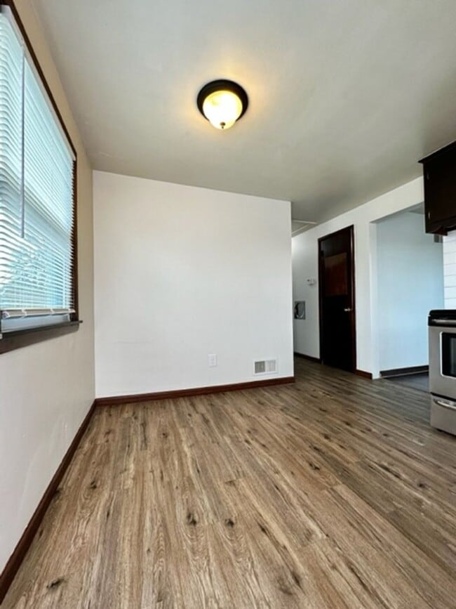 Building Photo - Charming 3 Bedroom 1 Bath Single Family Home