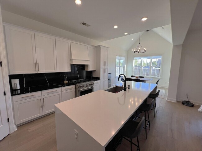 Building Photo - 607 Covington Walk Ln S