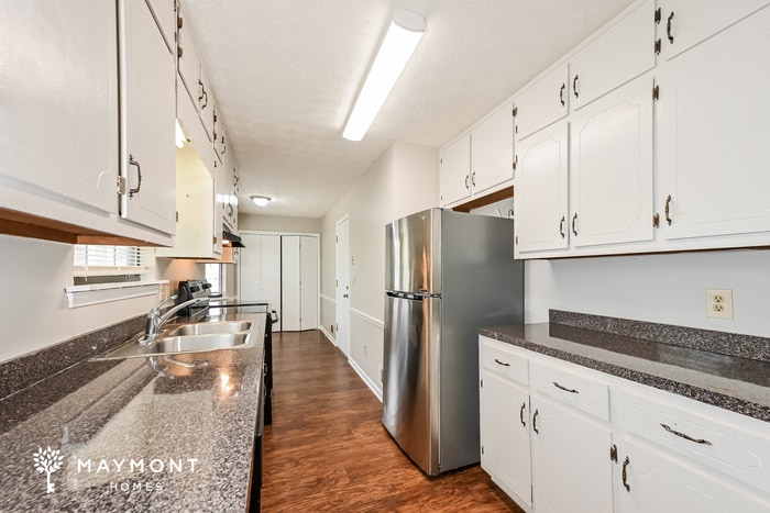 Building Photo - 2524 Holly Berry Trail SW