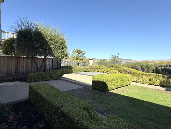 Building Photo - Former Model Home in Desirable Bridges Com...