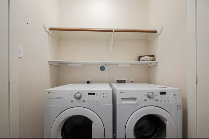 Building Photo - 7411 Jacobs Well Dr