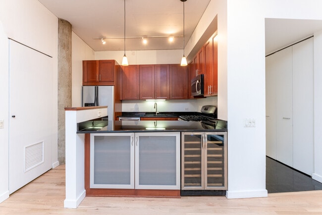 Building Photo - 939 W Huron St