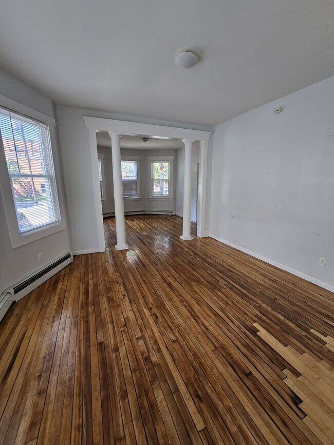 Primary Photo - 14 Alling St