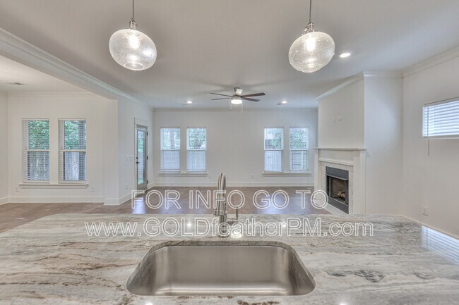 Building Photo - 253 Riverside Dr