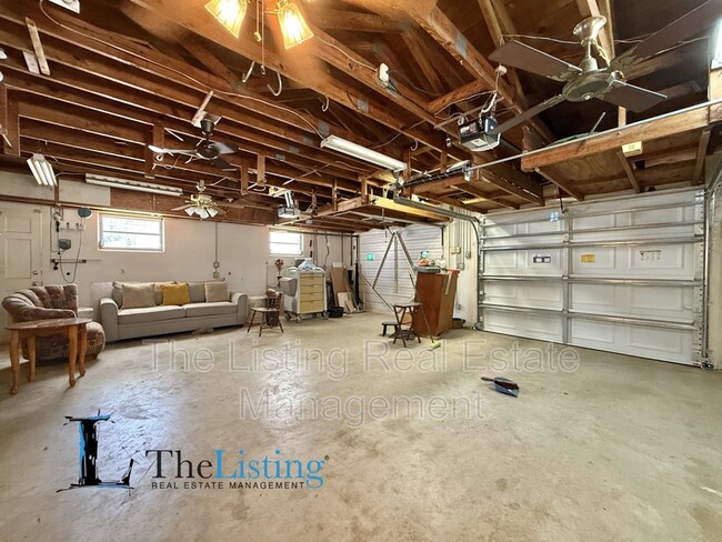 Building Photo - 4518 15th Ave N