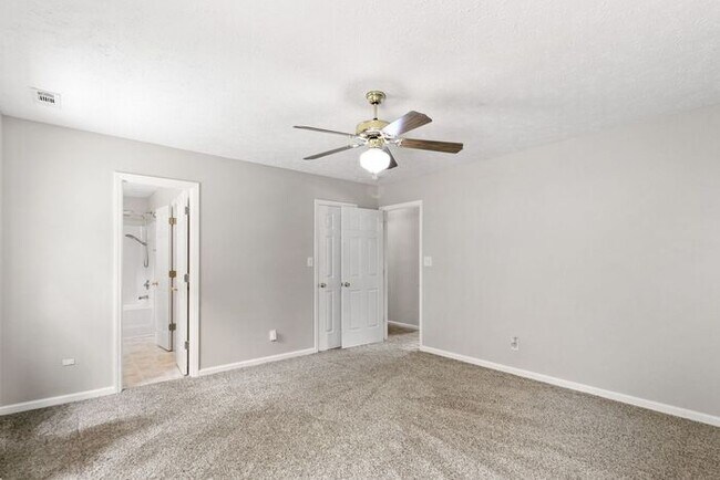 Building Photo - 3 Bedroom/2.5 Bath Home