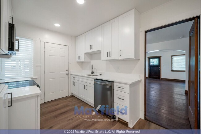 Building Photo - SUGAR HOUSE AREA - close to University and...
