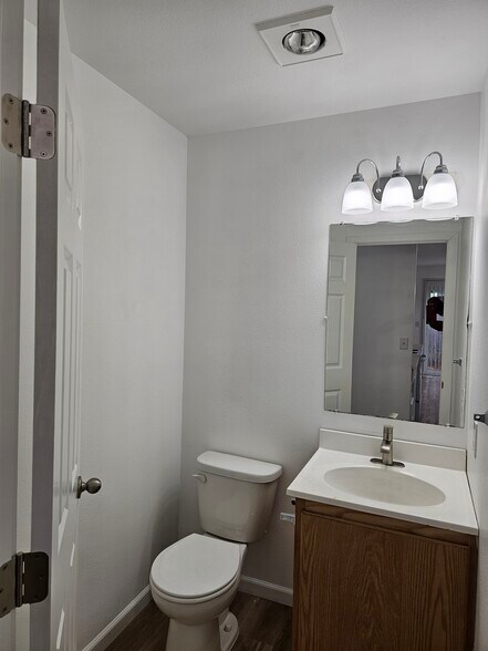 Building Photo - 2413 Conger Ave NW