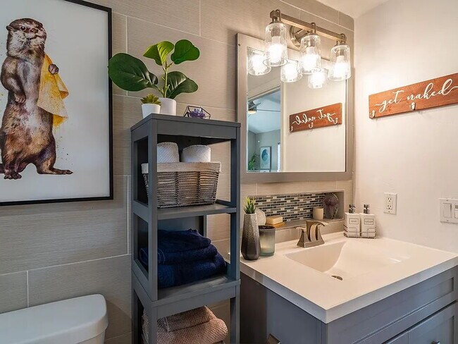 Building Photo - "Charming 2-Bedroom San Diego Retreat with...