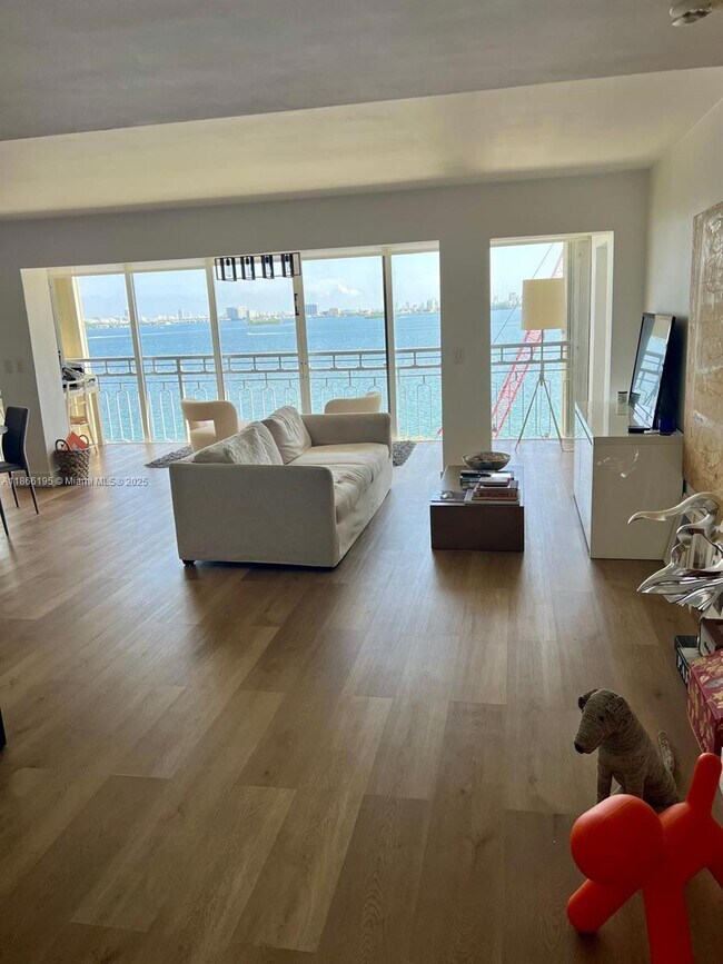 Building Photo - 11111 Biscayne Blvd