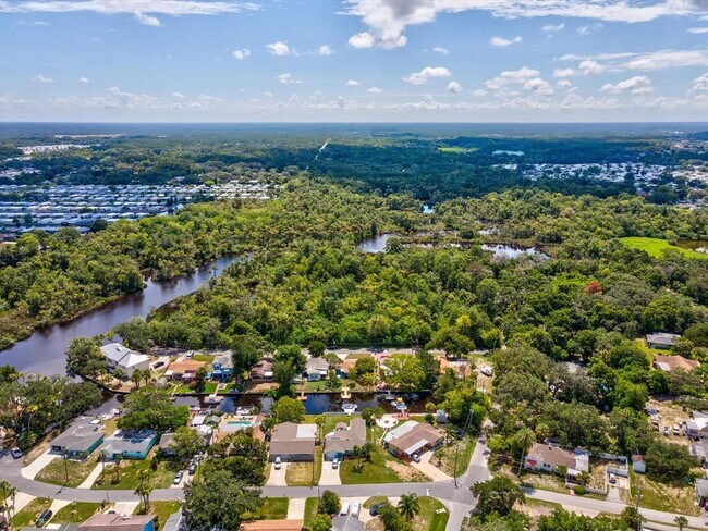 Building Photo - 5425 Waters Edge Dr