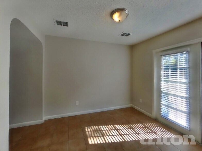 Building Photo - 716 King St