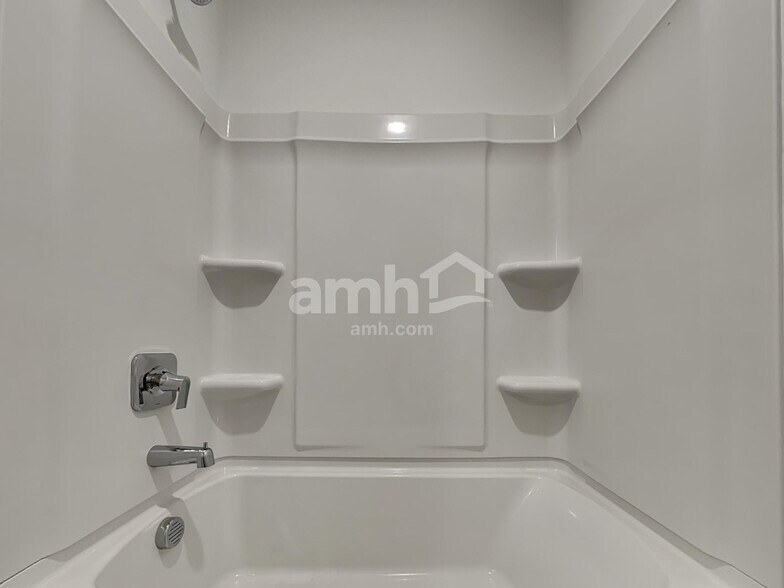 Building Photo - 6204 W Calle Lingo