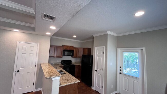 Building Photo - 5109 Flipper Dr