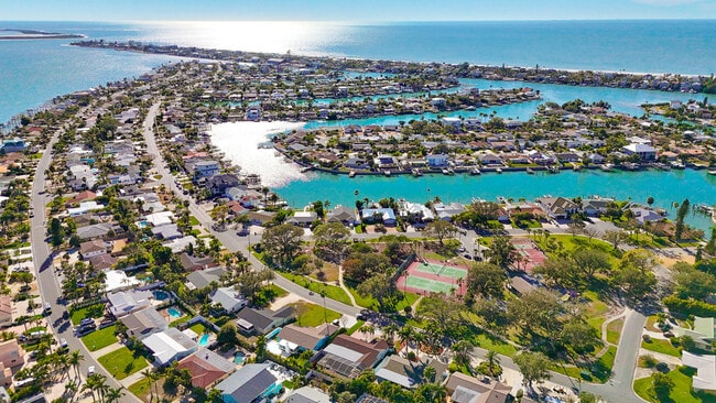 Building Photo - 3003 W Vina Del Mar Blvd