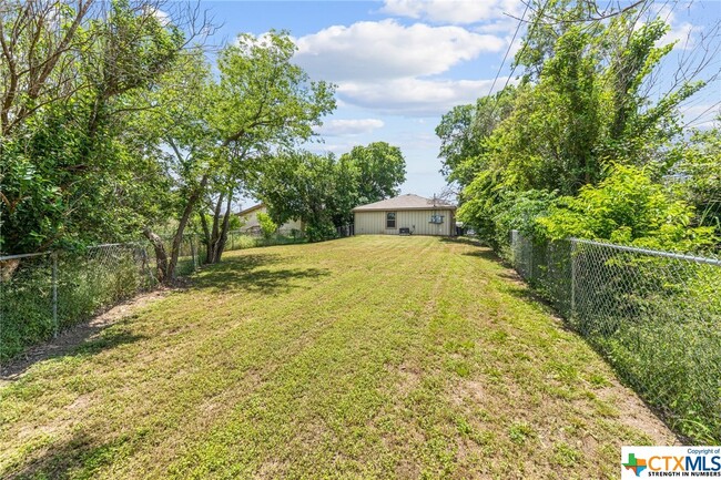Building Photo - 2807 Terrace Dr
