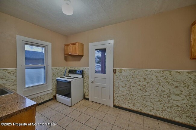Building Photo - 1416 Capouse Ave