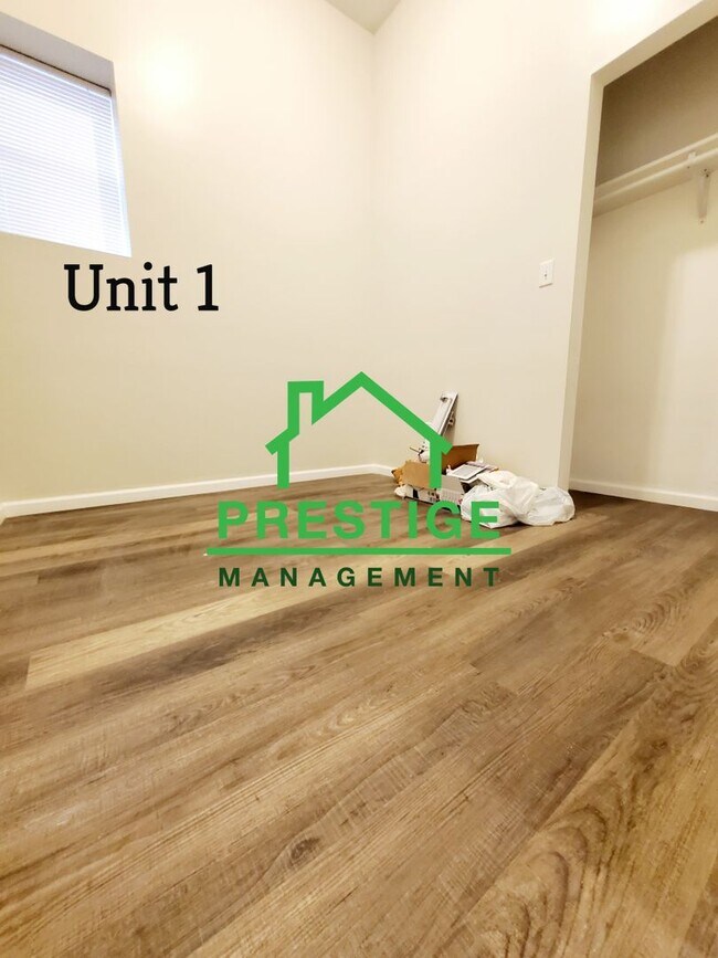 Building Photo - 3 Bedroom Apartment