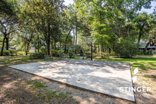 Building Photo - 14 Hayek St