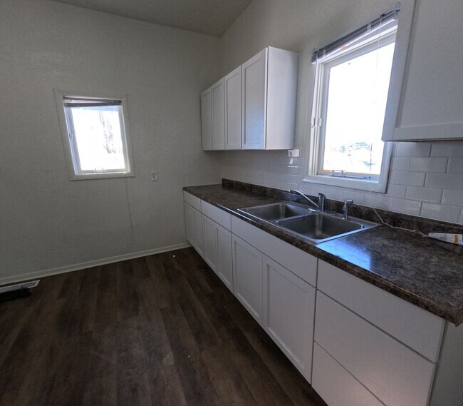 Building Photo - 1305-07 McDonald RENT/RENT-T0-OWN