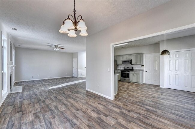 Building Photo - 3290 Serenade Ct