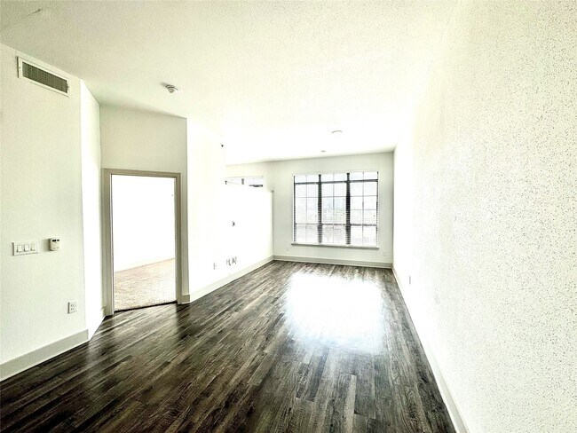 Building Photo - 2222 Smith St