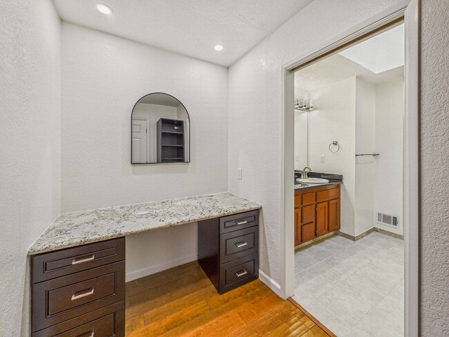 Building Photo - Immaculate Menlo Park house for rent now! $9,100