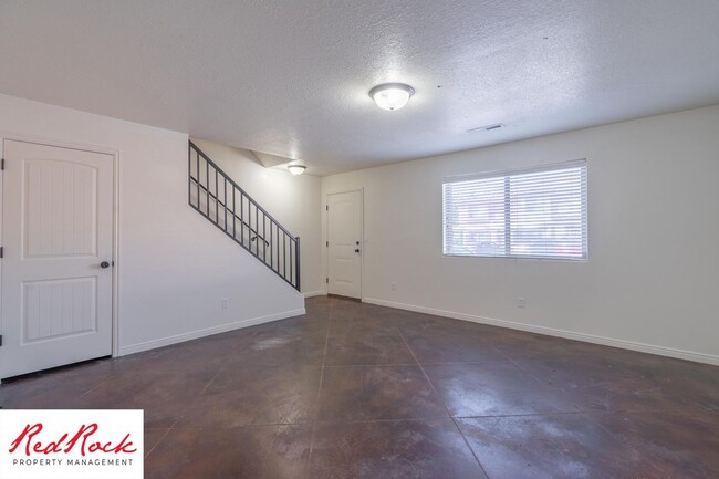 Building Photo - DOG-FRIENDLY 3 Bedroom Townhome with INTER...