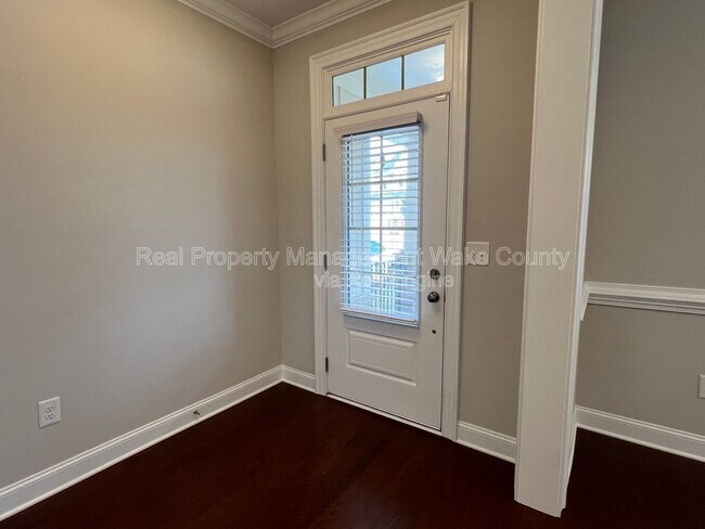 Building Photo - 1351 Gilwood Dr