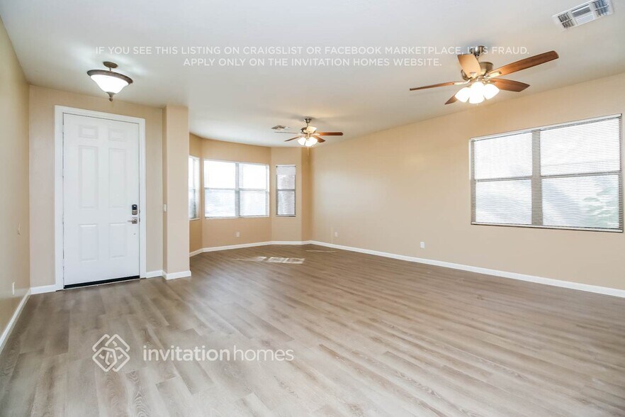 Building Photo - 11458 E Ramblewood Ave