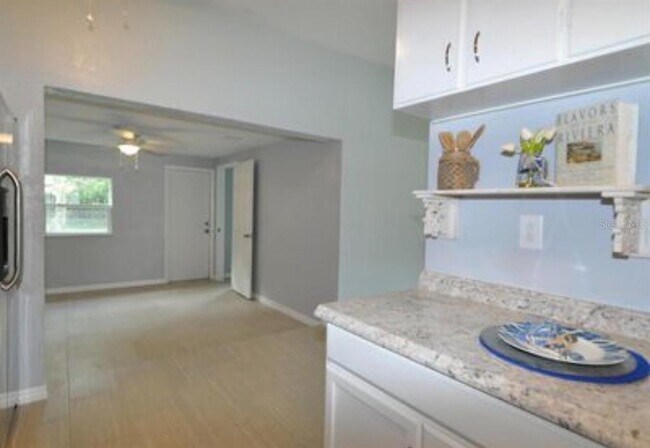 Building Photo - 1332 Hillcrest Dr