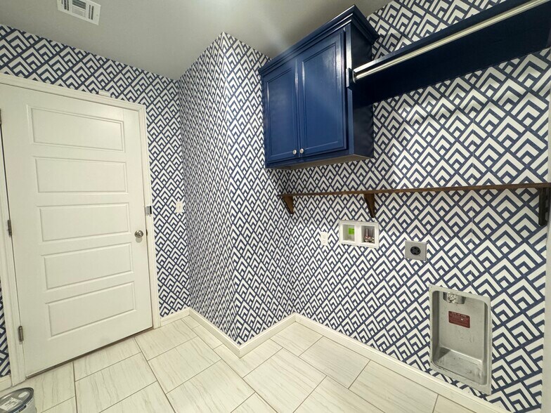 Building Photo - 9104 SW 47th St