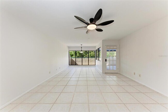 Building Photo - 835 S Osprey Ave