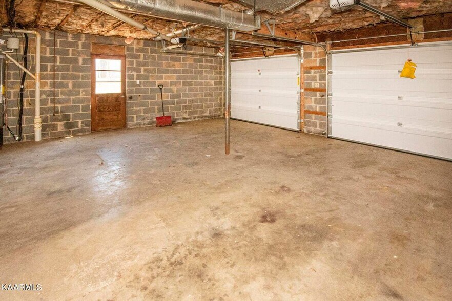 Building Photo - 106 Newport Dr