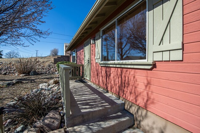 Building Photo - Charming 2-Bedroom Cottage in Prescott – L...